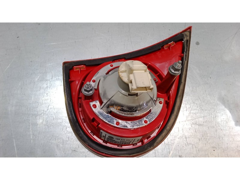 Recambio de piloto trasero derecho interior para volkswagen golf v (1k1) 1.6 referencia OEM IAM 1K6945094E  