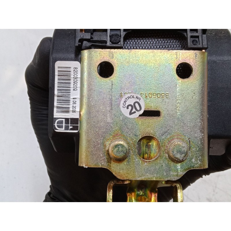 Recambio de cinturon seguridad delantero derecho para renault scénic ii (jm0/1_) 1.6 16v (jm1r) referencia OEM IAM    Recambio de cinturon seguridad delantero derecho para renault scénic ii (jm0/1_) 1.6 16v (jm1r) referencia OEM IAM