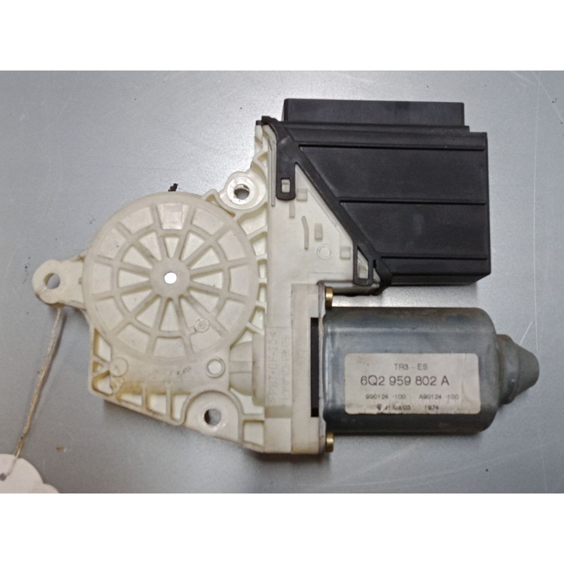 Recambio de motor elevaluna delantero izquierdo para seat ibiza iii (6l1) 1.4 16v referencia OEM IAM 6Q0959802A  