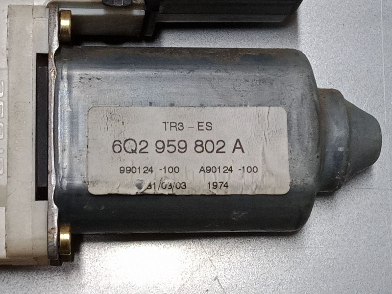 Recambio de motor elevaluna delantero izquierdo para seat ibiza iii (6l1) 1.4 16v referencia OEM IAM 6Q0959802A  