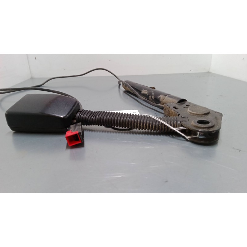 Recambio de anclaje cinturon delantero izquierdo para ford focus i turnier (dnw) 1.8 turbo di / tddi referencia OEM IAM    Recambio de anclaje cinturon delantero izquierdo para ford focus i turnier (dnw) 1.8 turbo di / tddi referencia OEM IAM