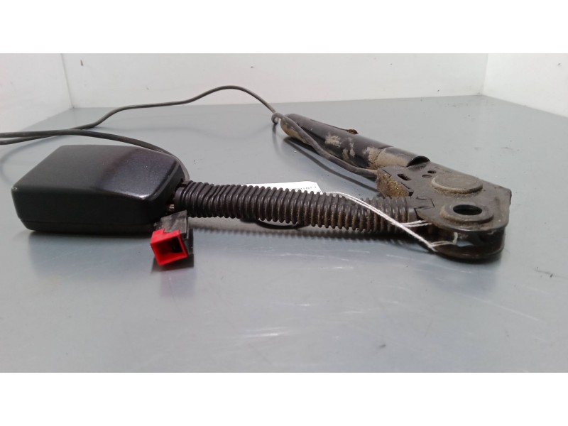 Recambio de anclaje cinturon delantero izquierdo para ford focus i turnier (dnw) 1.8 turbo di / tddi referencia OEM IAM    Recambio de anclaje cinturon delantero izquierdo para ford focus i turnier (dnw) 1.8 turbo di / tddi referencia OEM IAM