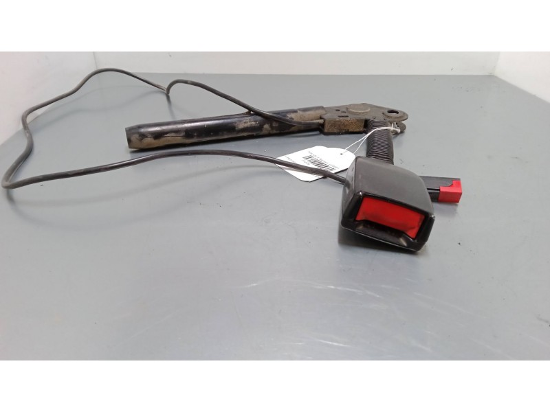 Recambio de anclaje cinturon delantero izquierdo para ford focus i turnier (dnw) 1.8 turbo di / tddi referencia OEM IAM    Recambio de anclaje cinturon delantero izquierdo para ford focus i turnier (dnw) 1.8 turbo di / tddi referencia OEM IAM