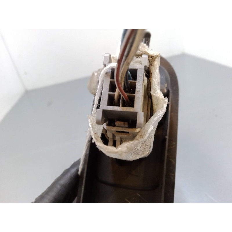 Recambio de mando elevalunas delantero derecho para renault scénic ii (jm0/1_) 1.5 dci (jm02, jm13) referencia OEM IAM 156013740