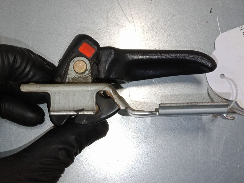 Recambio de maneta interior puerta trasera derecha para mazda 323 f v (ba) 1.8 16v (ba8p) referencia OEM IAM    Recambio de maneta interior puerta trasera derecha para mazda 323 f v (ba) 1.8 16v (ba8p) referencia OEM IAM