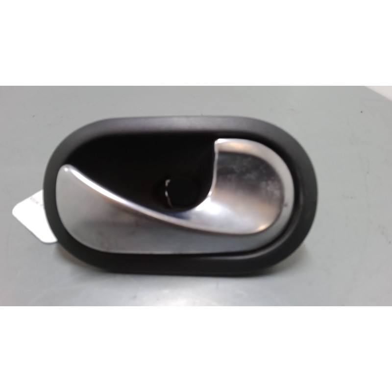 Recambio de maneta interior puerta delantera derecha para renault scénic ii (jm0/1_) 1.6 16v (jm1r) referencia OEM IAM 820002848