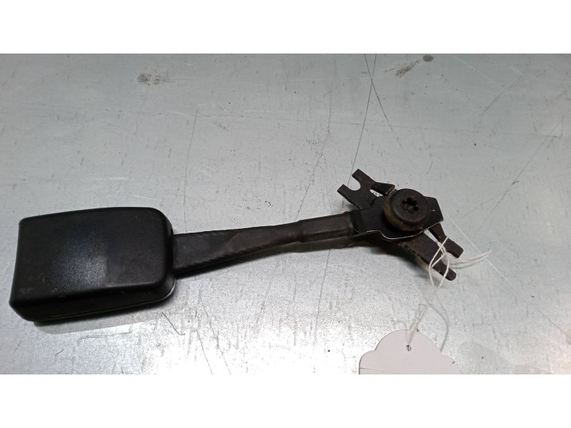 Recambio de anclaje cinturon delantero derecho para ford tourneo connect 1.8 tdci referencia OEM IAM   