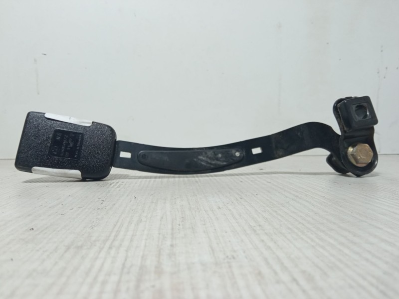 Recambio de anclaje cinturon delantero derecho para volkswagen golf iv (1j1) 1.9 tdi referencia OEM IAM 1J4858472  