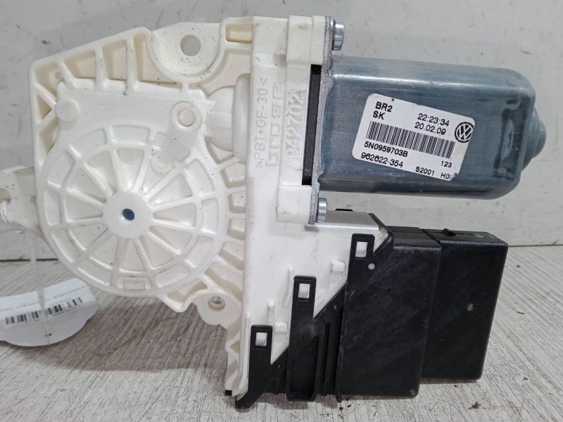 Recambio de motor elevaluna trasero izquierdo para volkswagen tiguan (5n_) 2.0 tdi referencia OEM IAM 5N0839461A  