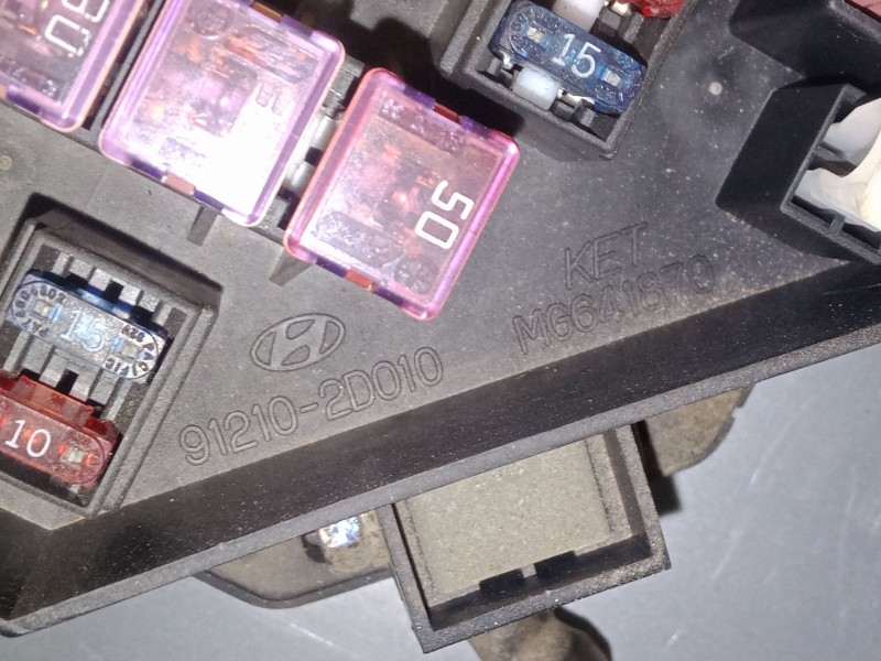 Recambio de caja reles / fusibles para hyundai coupe ii (gk) 2.7 v6 referencia OEM IAM 912102D010  