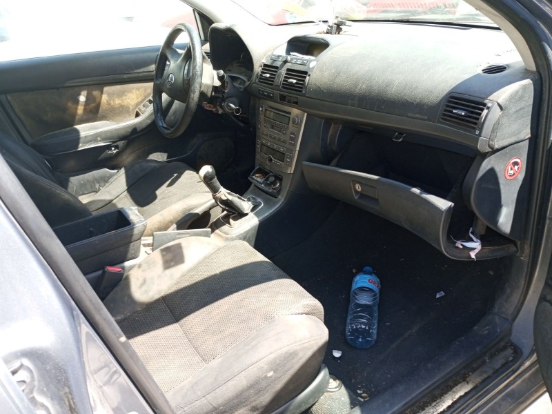 toyota avensis station wagon (_t25_) del año 2004