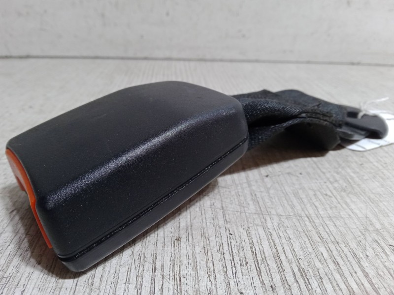 Recambio de enganche cinturon trasero derecho para ford focus c-max (dm2) 1.6 tdci referencia OEM IAM 1466561  