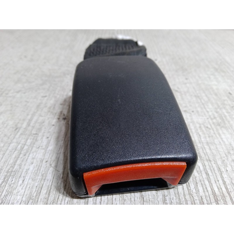 Recambio de enganche cinturon trasero derecho para ford focus c-max (dm2) 1.6 tdci referencia OEM IAM 1466561  