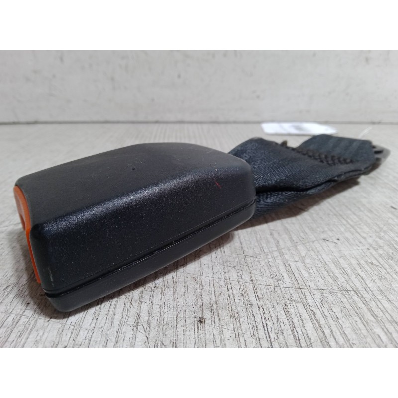 Recambio de enganche cinturon trasero central para ford focus c-max (dm2) 1.6 tdci referencia OEM IAM 1466562  