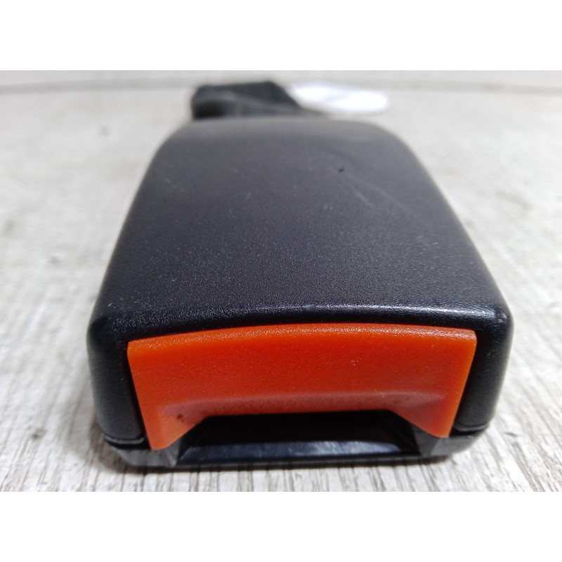 Recambio de enganche cinturon trasero central para ford focus c-max (dm2) 1.6 tdci referencia OEM IAM 1466562  