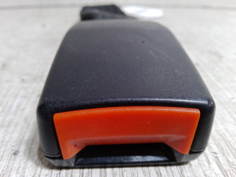 Recambio de enganche cinturon trasero central para ford focus c-max (dm2) 1.6 tdci referencia OEM IAM 1466562  