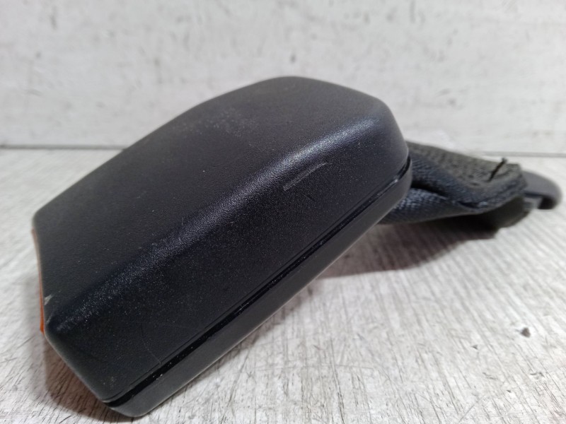 Recambio de enganche cinturon trasero izquierdo para ford focus c-max (dm2) 1.6 tdci referencia OEM IAM 1466561  