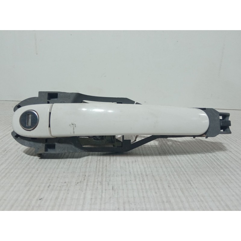 Recambio de maneta exterior puerta delantera derecha para volkswagen golf iv (1j1) 1.9 tdi referencia OEM IAM 3B0837885/886  