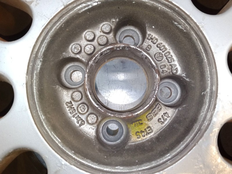 Recambio de llanta alumino 15´´ para volkswagen golf iii (1h1) 1.6 referencia OEM IAM   