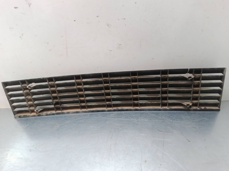 Recambio de rejillas capo para iveco 40/50 referencia OEM IAM 0060270.00  