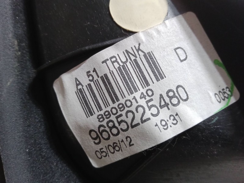 Recambio de piloto trasero derecho interior para citroën c3 ii (sc_) 1.4 hdi 70 (sc8hzc, sc8hr0, sc8hp4) referencia OEM IAM 9685