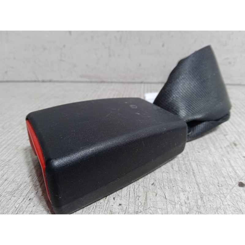 Recambio de enganche cinturon trasero derecho para citroën c3 ii (sc_) 1.4 hdi 70 (sc8hzc, sc8hr0, sc8hp4) referencia OEM IAM 96
