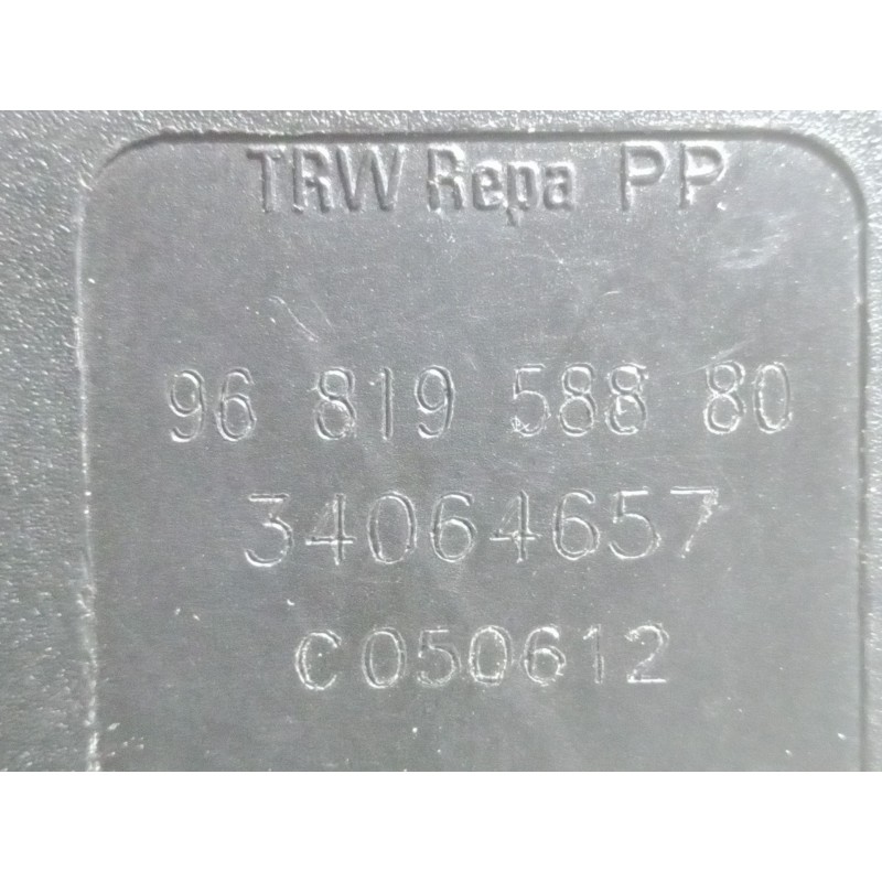 Recambio de enganche cinturon trasero izquierdo para citroën c3 ii (sc_) 1.4 hdi 70 (sc8hzc, sc8hr0, sc8hp4) referencia OEM IAM 