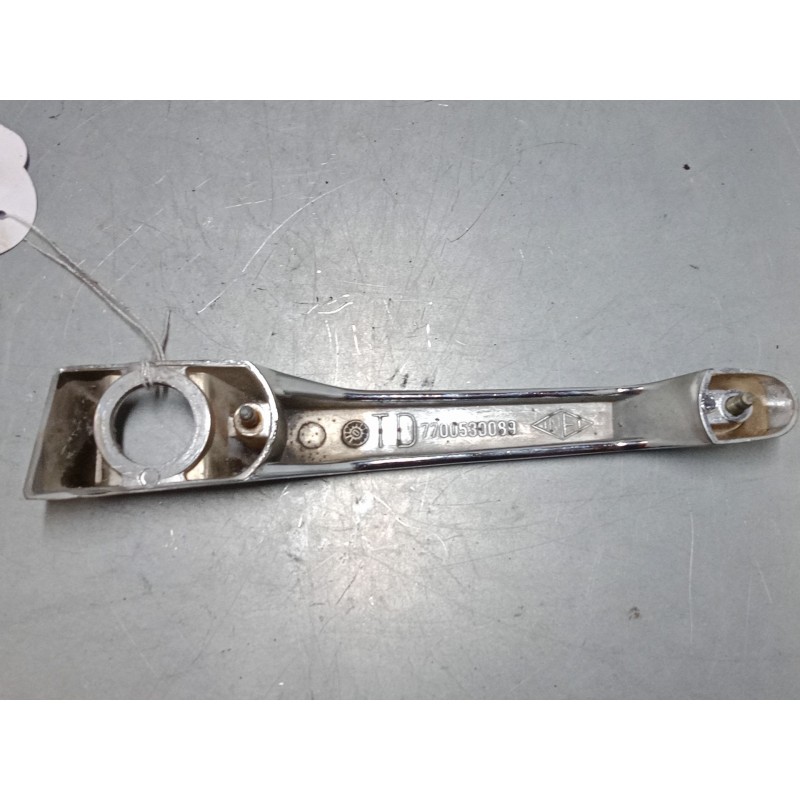 Recambio de maneta exterior puerta trasera derecha para renault 12 variable (117_, 133_) 1.3 (1170) referencia OEM IAM    Recambio de maneta exterior puerta trasera derecha para renault 12 variable (117_, 133_) 1.3 (1170) referencia OEM IAM