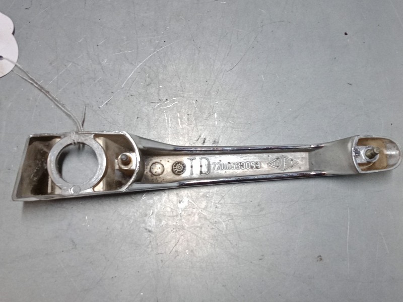 Recambio de maneta exterior puerta trasera derecha para renault 12 variable (117_, 133_) 1.3 (1170) referencia OEM IAM    Recambio de maneta exterior puerta trasera derecha para renault 12 variable (117_, 133_) 1.3 (1170) referencia OEM IAM