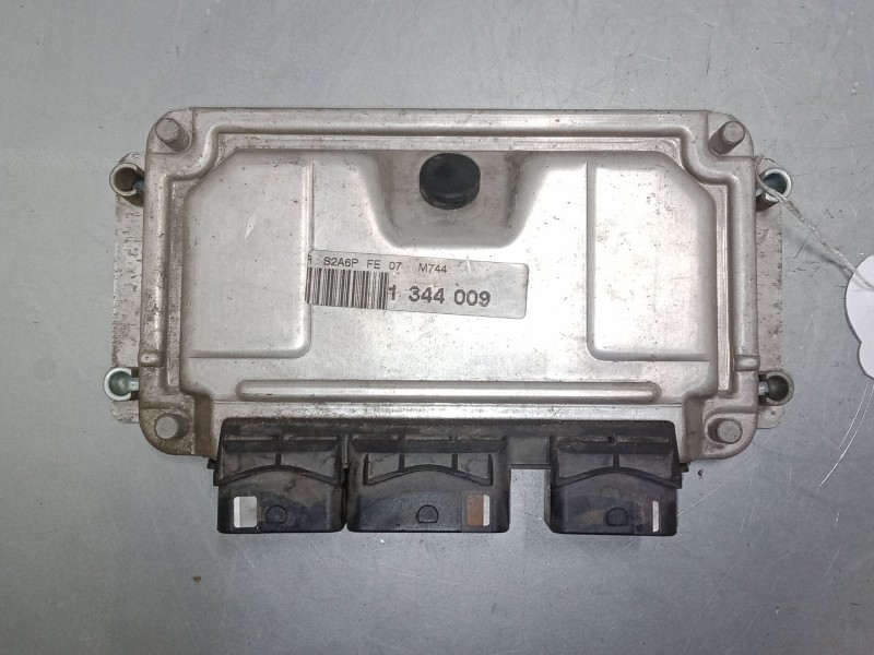 Recambio de centralita motor uce para peugeot 106 ii (1a_, 1c_) 1.1 i referencia OEM IAM 0261206246  9637838780