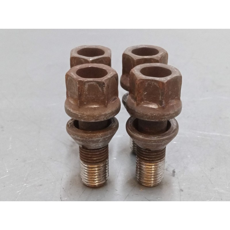 Recambio de pack 4 tornillos llanta chapa iveco - vaso17 para iveco stralis ad 260 s 36 y/ps euro5 ad260s36y ps referencia OEM I