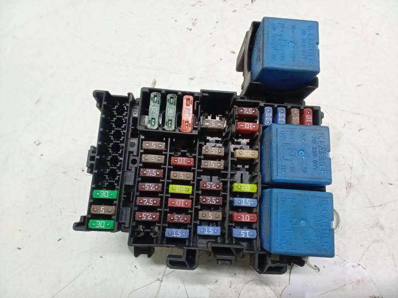 CAJA RELES / FUSIBLES 
