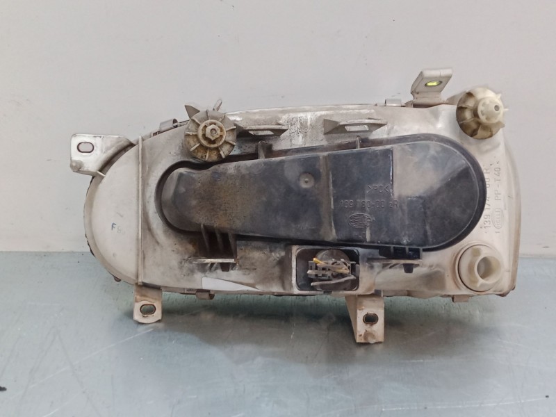 Recambio de faro derecho para volkswagen golf iii (1h1) 1.6 referencia OEM IAM 13917400R  