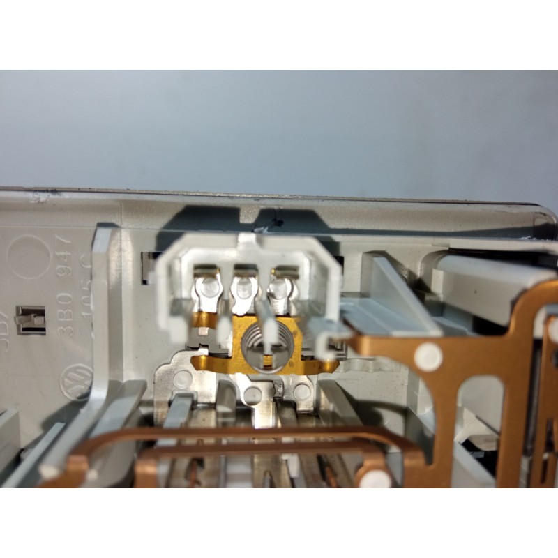 Recambio de luz interior delantera para volkswagen golf iv (1j1) 1.9 tdi referencia OEM IAM PA6MX30 3B0 947 105 C 