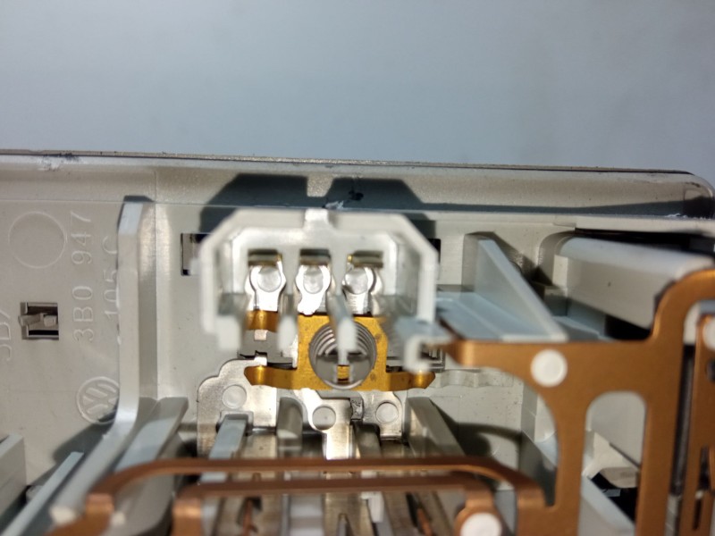 Recambio de luz interior delantera para volkswagen golf iv (1j1) 1.9 tdi referencia OEM IAM PA6MX30 3B0 947 105 C 