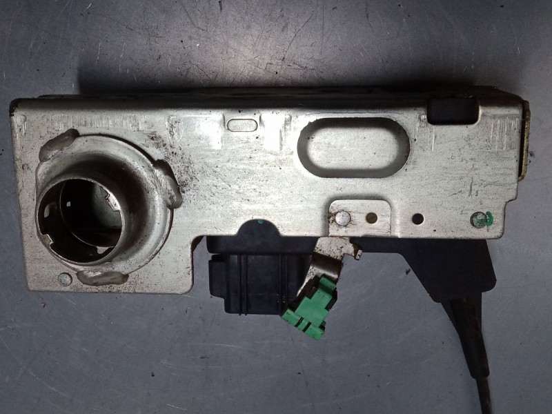 Recambio de cerradura puerta delantera derecha para ford tourneo connect 1.8 tdci referencia OEM IAM 2T1AV21812BF  