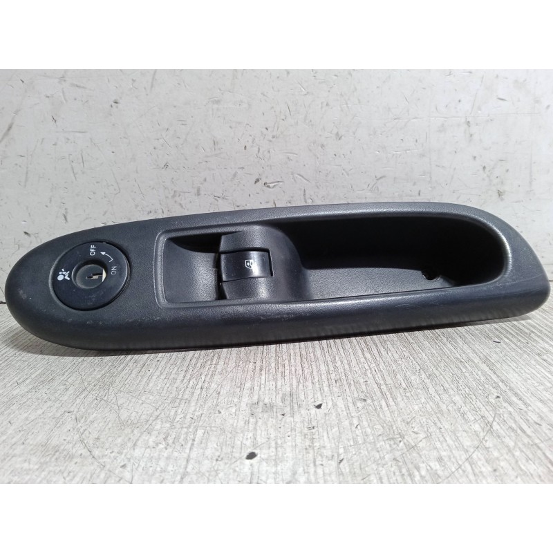 Recambio de mando elevalunas delantero derecho para renault clio ii (bb_, cb_) 1.2 (bb0a, bb0f, bb10, bb1k, bb28, bb2d, bb2h, cb