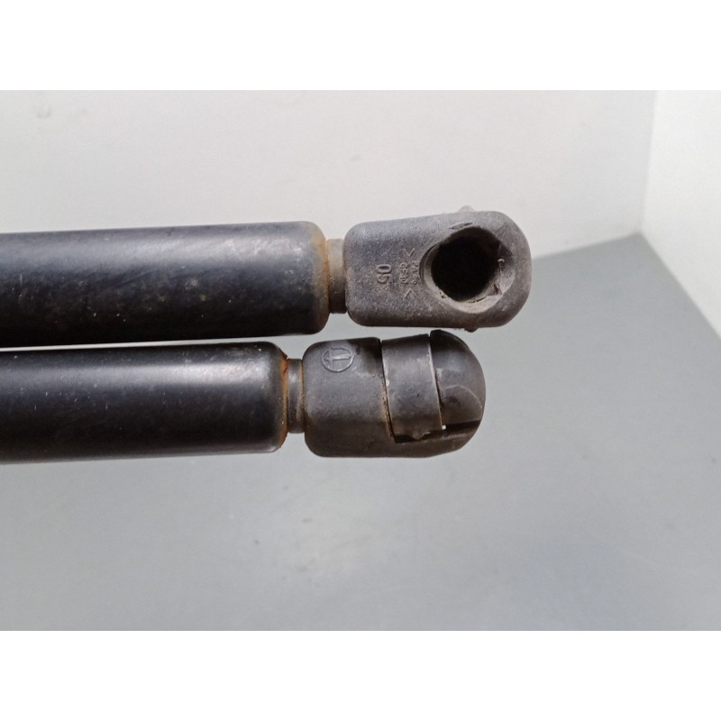 Recambio de amortiguadores malet/porton para mercedes-benz clase m (w163) ml 270 cdi (163.113) referencia OEM IAM    Recambio de amortiguadores malet/porton para mercedes-benz clase m (w163) ml 270 cdi (163.113) referencia OEM IAM