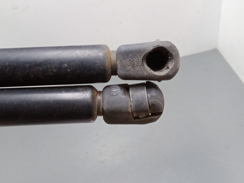 Recambio de amortiguadores malet/porton para mercedes-benz clase m (w163) ml 270 cdi (163.113) referencia OEM IAM    Recambio de amortiguadores malet/porton para mercedes-benz clase m (w163) ml 270 cdi (163.113) referencia OEM IAM