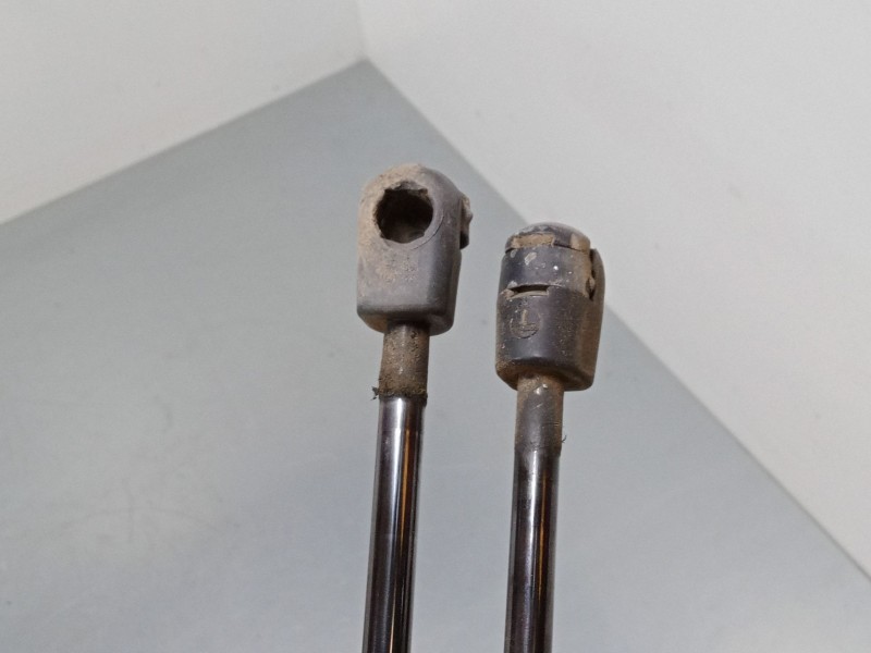 Recambio de amortiguadores malet/porton para mercedes-benz clase m (w163) ml 270 cdi (163.113) referencia OEM IAM    Recambio de amortiguadores malet/porton para mercedes-benz clase m (w163) ml 270 cdi (163.113) referencia OEM IAM