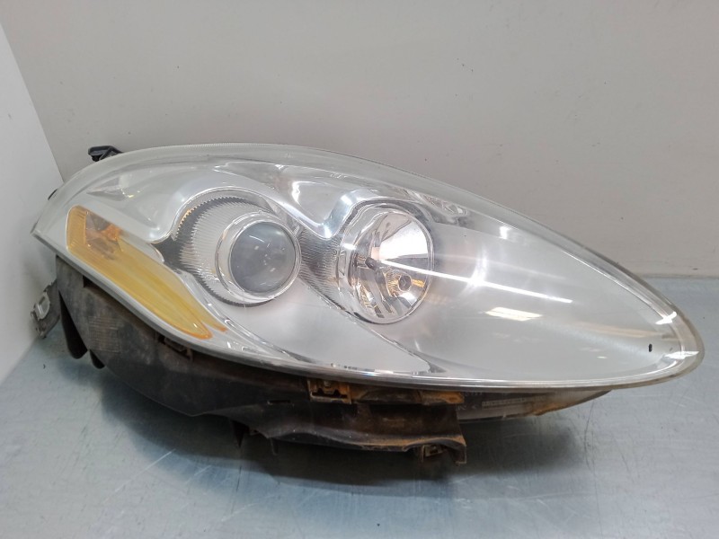 Recambio de faro derecho para fiat bravo ii (198_) 1.4 (198axa1b) referencia OEM IAM 437009999  00517575340
