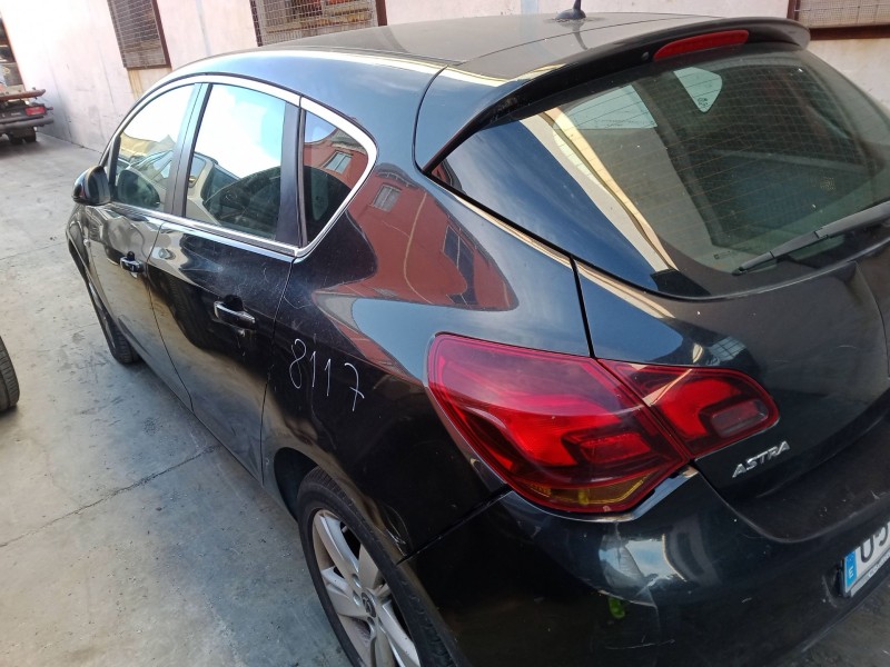 opel astra j gtc del año 2012