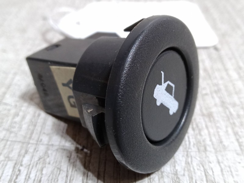 Recambio de boton apertura porton para chevrolet aveo / kalos sedán (t250, t255) 1.4 referencia OEM IAM   