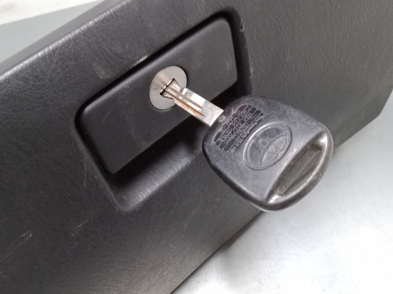 Recambio de guantera para toyota corolla (_e12_) 1.6 vvt-i (zze121_) referencia OEM IAM    Recambio de guantera para toyota corolla (_e12_) 1.6 vvt-i (zze121_) referencia OEM IAM