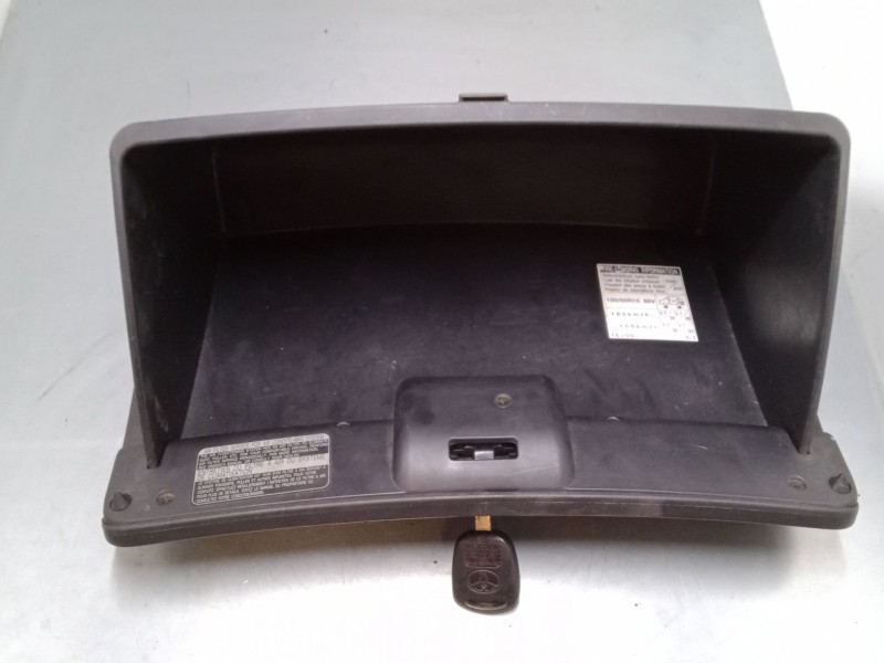 Recambio de guantera para toyota corolla (_e12_) 1.6 vvt-i (zze121_) referencia OEM IAM    Recambio de guantera para toyota corolla (_e12_) 1.6 vvt-i (zze121_) referencia OEM IAM