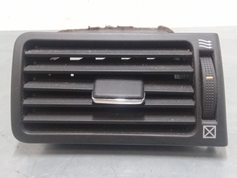 Recambio de aireador derecho para toyota corolla (_e12_) 1.6 vvt-i (zze121_) referencia OEM IAM    Recambio de aireador derecho para toyota corolla (_e12_) 1.6 vvt-i (zze121_) referencia OEM IAM