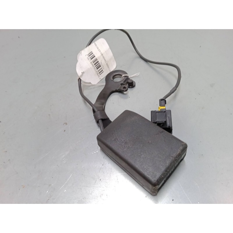 Recambio de enganche cinturon trasero central derecho para citroën c4 spacetourer (3d_) 1.5 bluehdi 130 referencia OEM IAM 98001