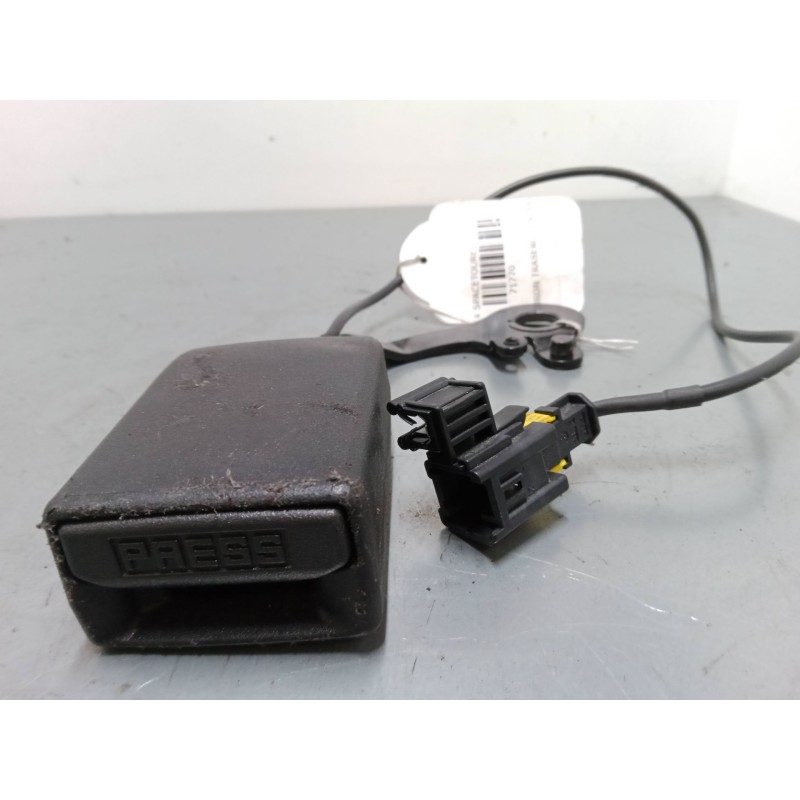 Recambio de enganche cinturon trasero central derecho para citroën c4 spacetourer (3d_) 1.5 bluehdi 130 referencia OEM IAM 98001