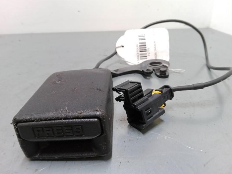 Recambio de enganche cinturon trasero central derecho para citroën c4 spacetourer (3d_) 1.5 bluehdi 130 referencia OEM IAM 98001