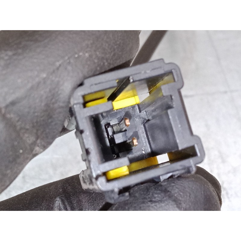 Recambio de enganche cinturon trasero central izquierdo para citroën c4 spacetourer (3d_) 1.5 bluehdi 130 referencia OEM IAM   